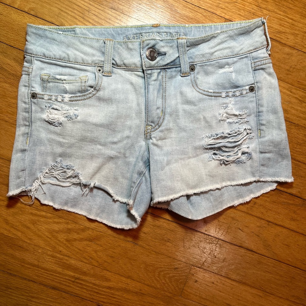 NEW AMERICAN EAGLE MIDI STRETCH DISTRESSED SHORTIE JEAN SHORTS FRAY SIZE 4